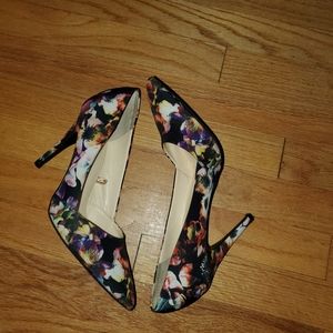 Guess Fabric 4inch Flower Print Pump